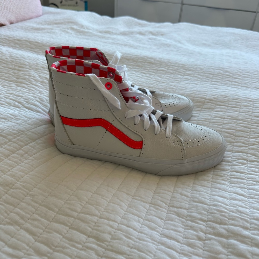 Vans Sk8 - Hi Women’s white leather with neon pink